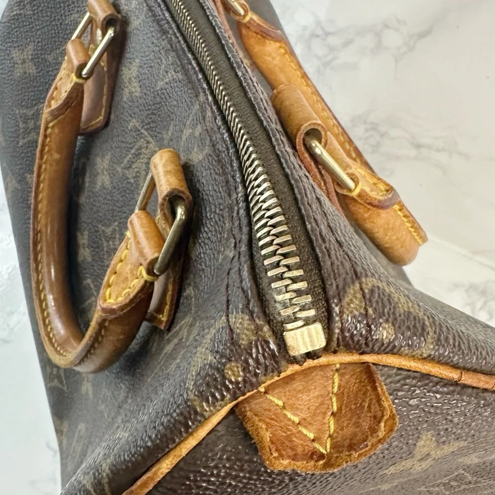 Louis Vuitton Speedy 25 Monogram Handbag - Picture 8 of 16